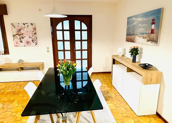 Вилла Riviera By The Sea *